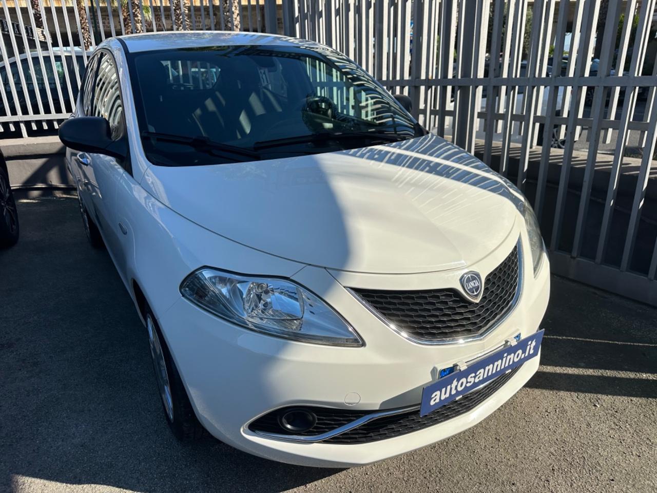 Lancia Ypsilon 1.2 69 CV 5 porte Silver