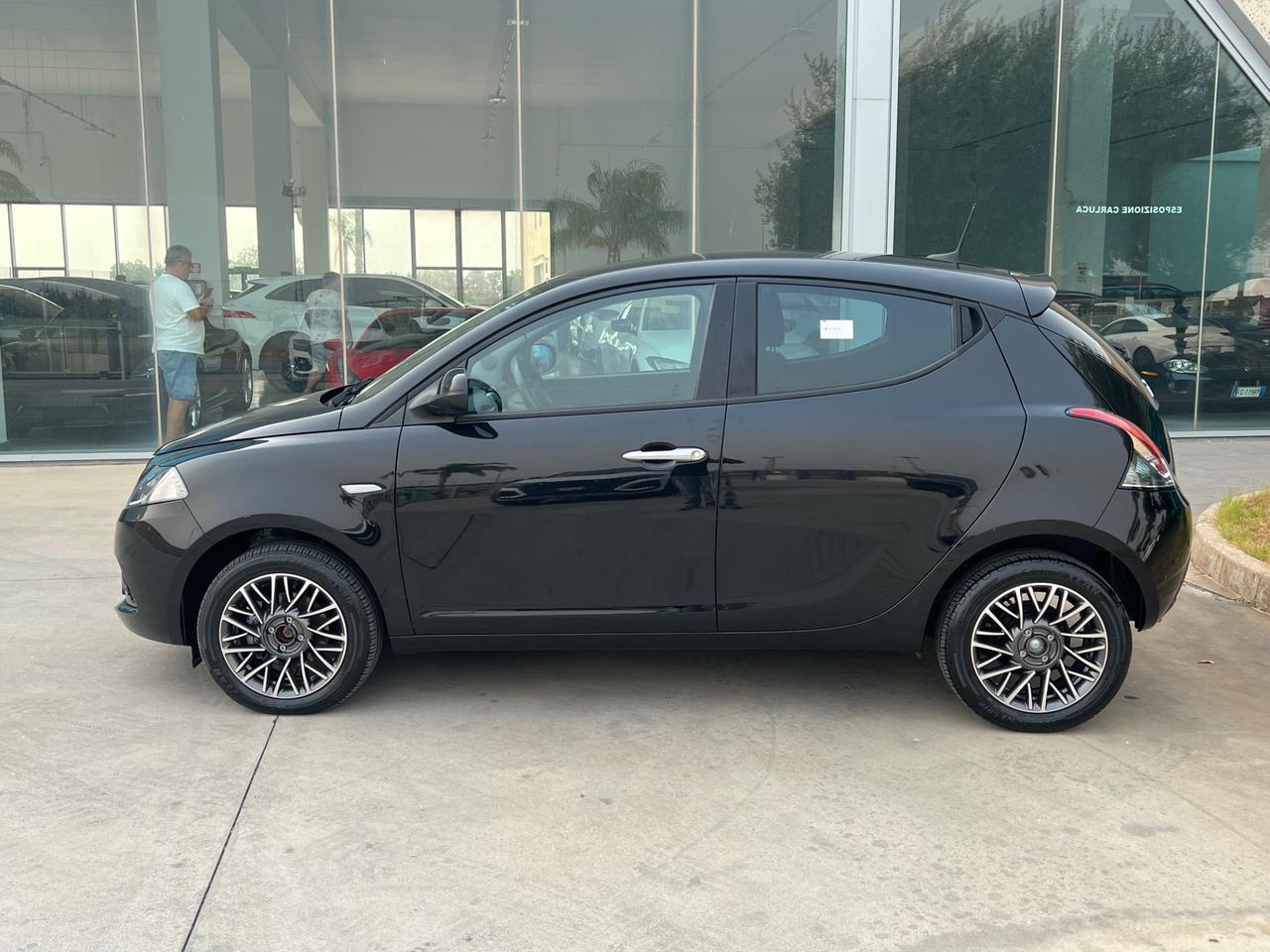 Lancia Ypsilon 1.0 69CV Hybrid Gold - possibilità noleggio no scoring