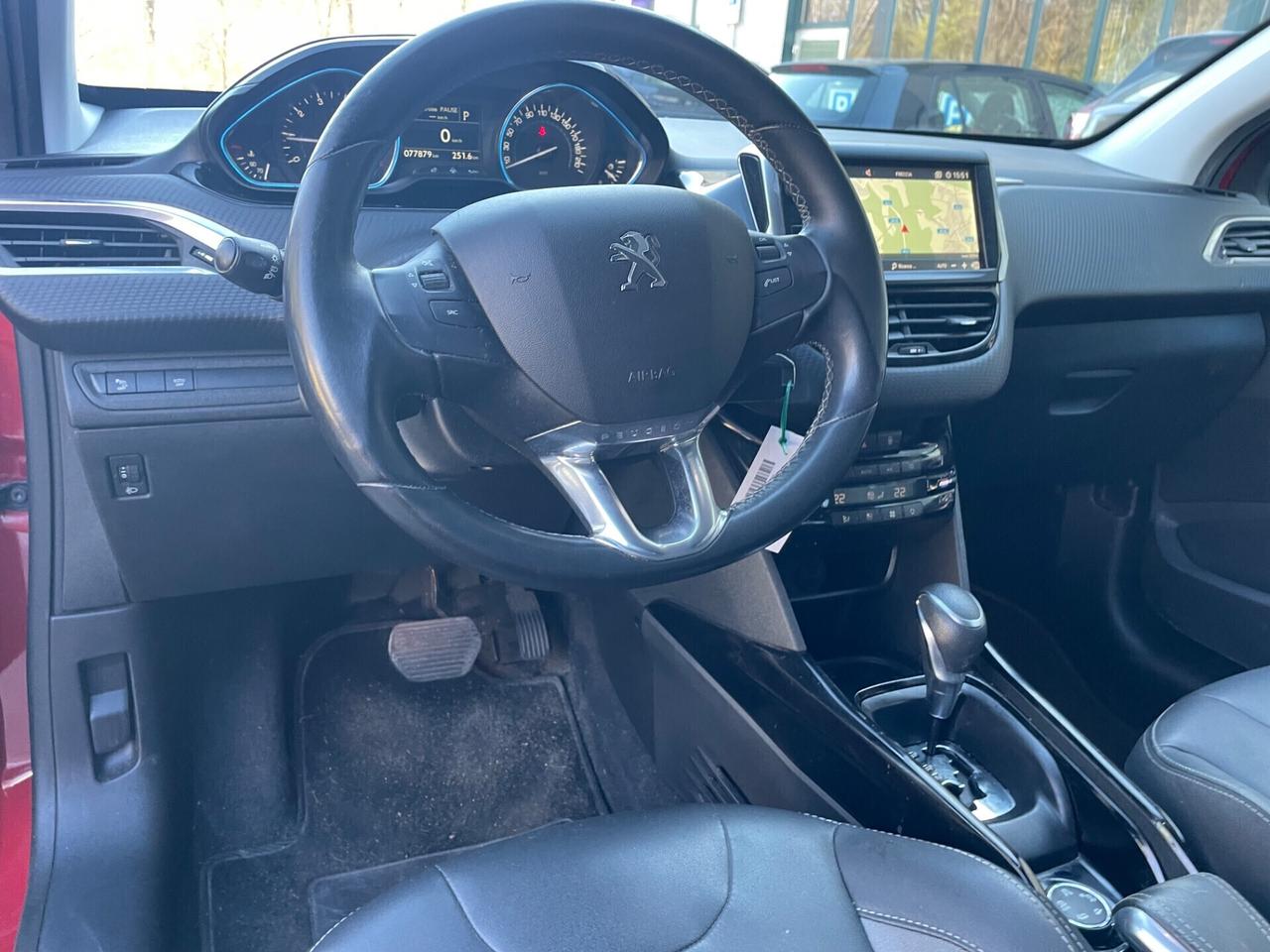 Peugeot 2008 PureTech Turbo 130*Automatik*Navi*solo 77000km