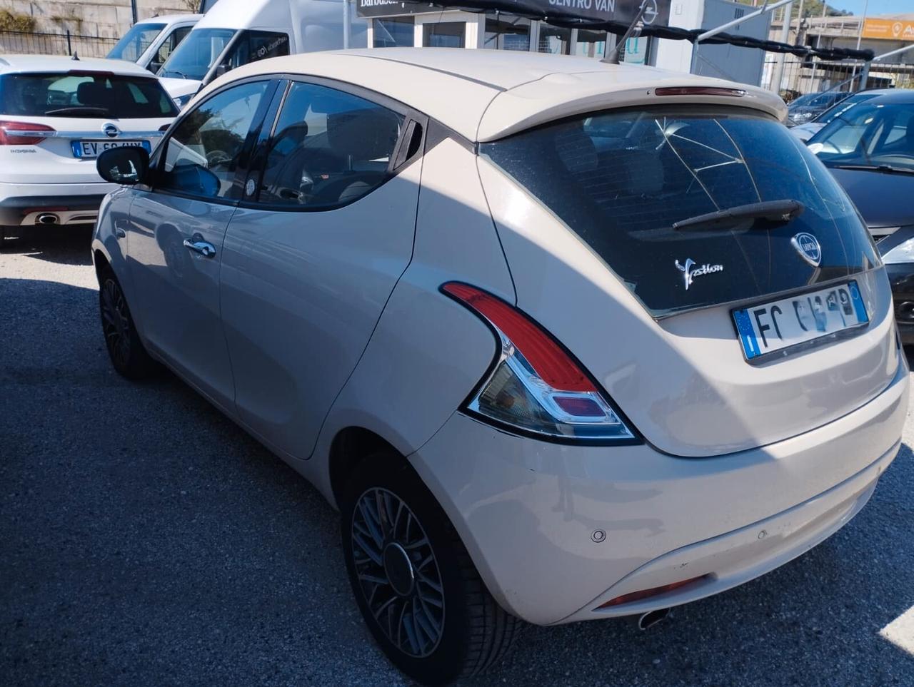 Lancia Ypsilon 1.2 69 CV 5 porte GPL Ecochic Silver