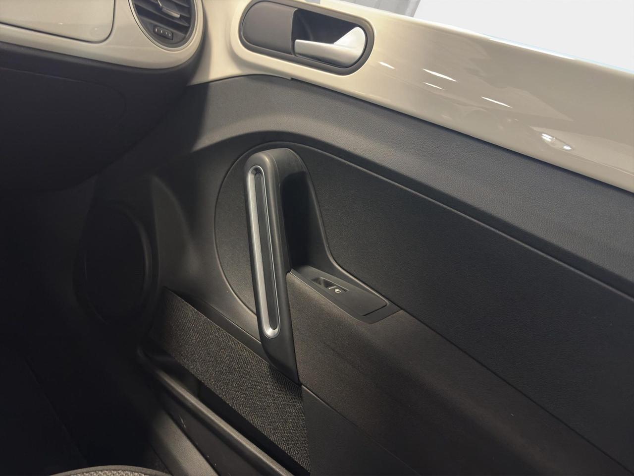 Volkswagen Maggiolino 1.6 tdi Design 105cv