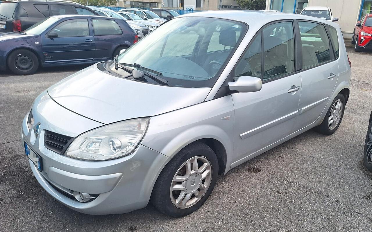 Renault Scenic 1.6 UNIPRO
