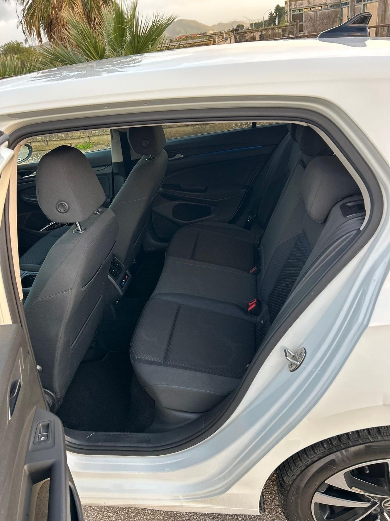 Volkswagen Golf 2.0 TDI 150 CV DSG SCR R-Line