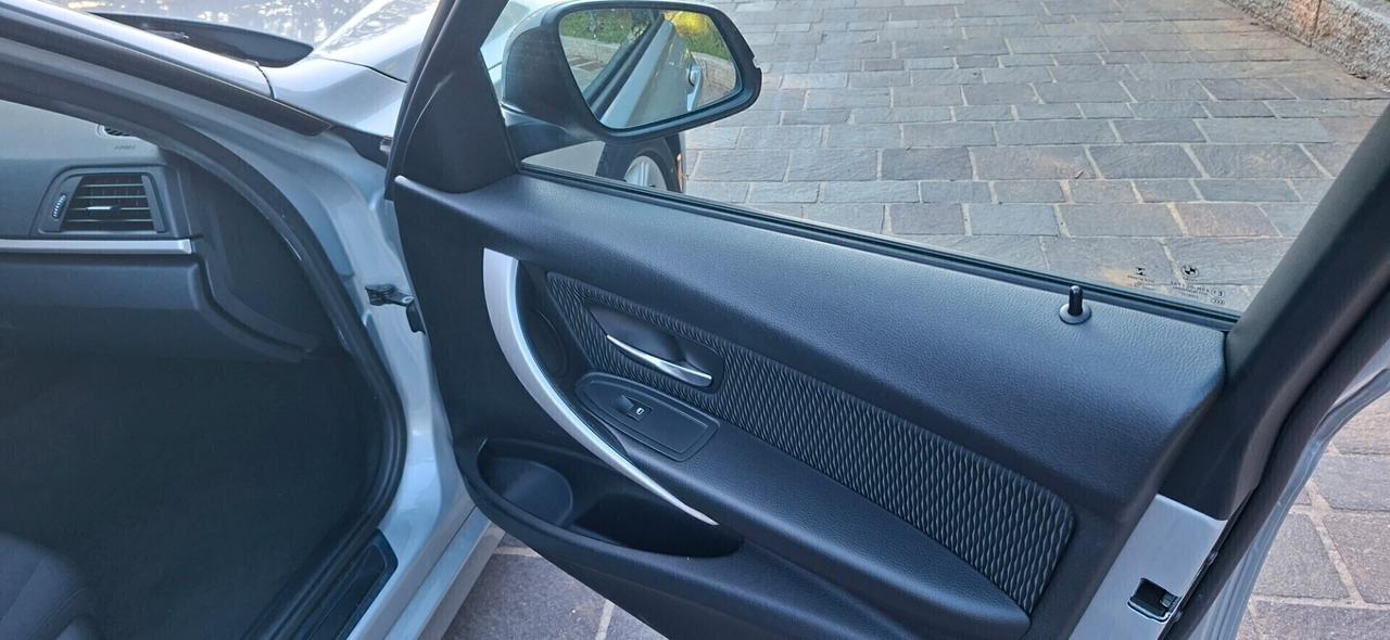 BMW 318D TOURING LUXURU CON CAMBIO AUTOMATICO