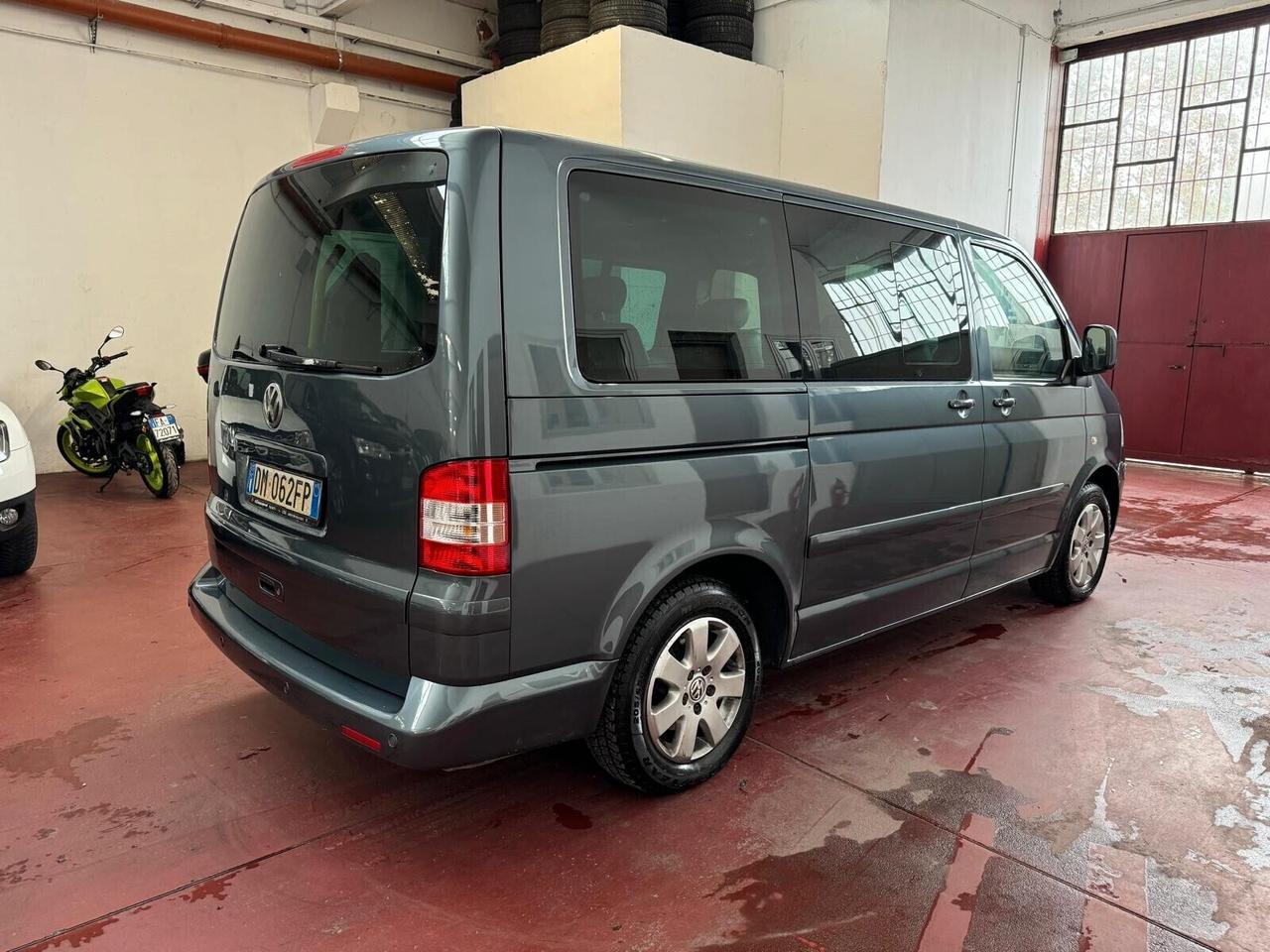 Volkswagen Multivan 2.5 TDI/174CV Tiptr.Highline trasporto/Guida disabili