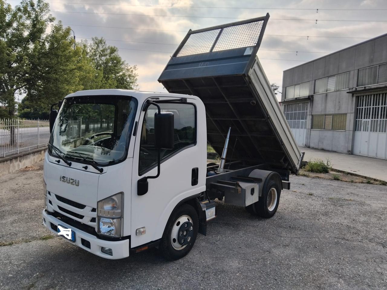 ISUZU 1.9 RIBALTABILE TRILATERALE KM 28.688 EURO 6