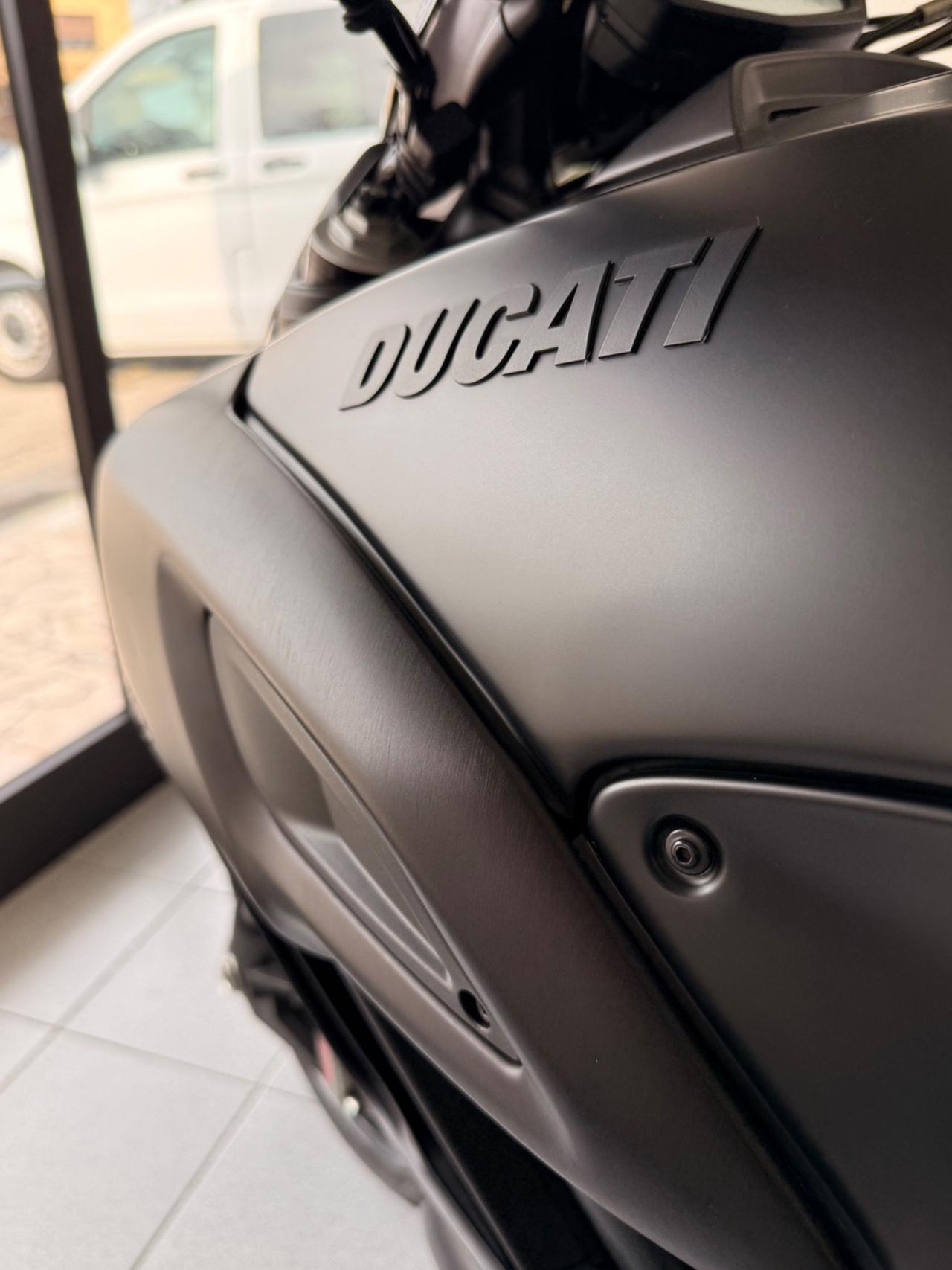Ducati Diavel Dark