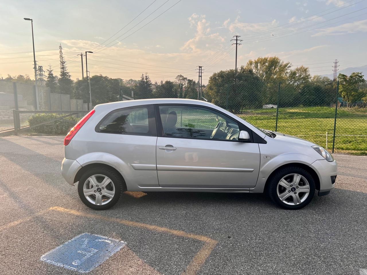 Ford Fiesta 1.2 16V 3p. 86000km + cinghia nuova
