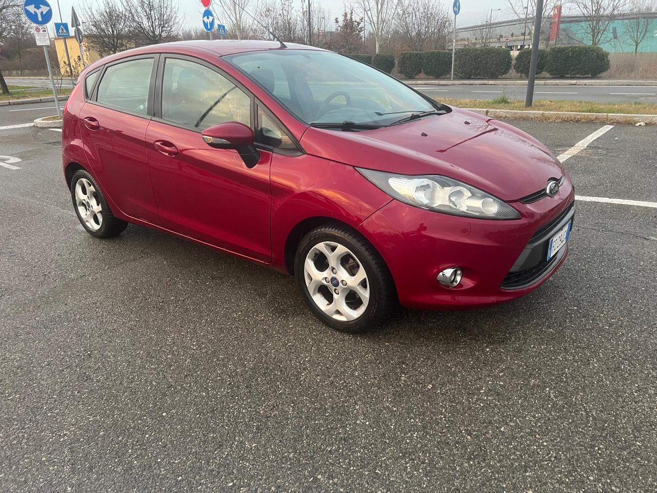 Ford Fiesta 1.4 16V 5p. Bz.- GPL Titanium Bs.