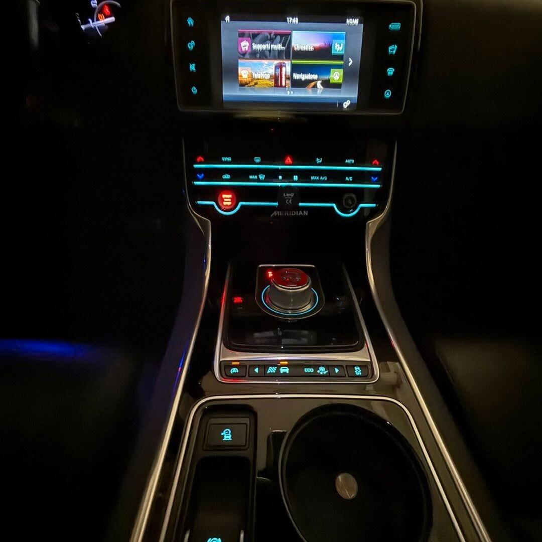 Jaguar XE 2.0 D Turbo aut. Pure **GARANZIA MOTORE**