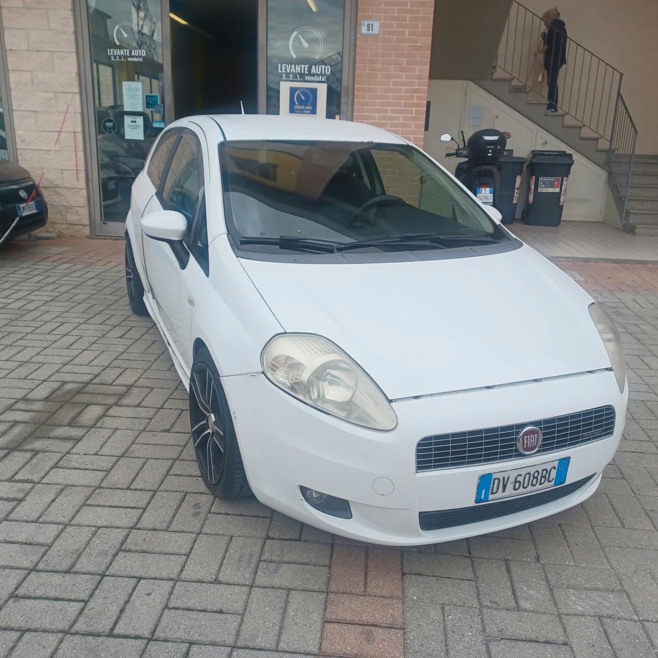 NEOPATENTATI BUONO STATO G. PUNTO 1.3 MJTD