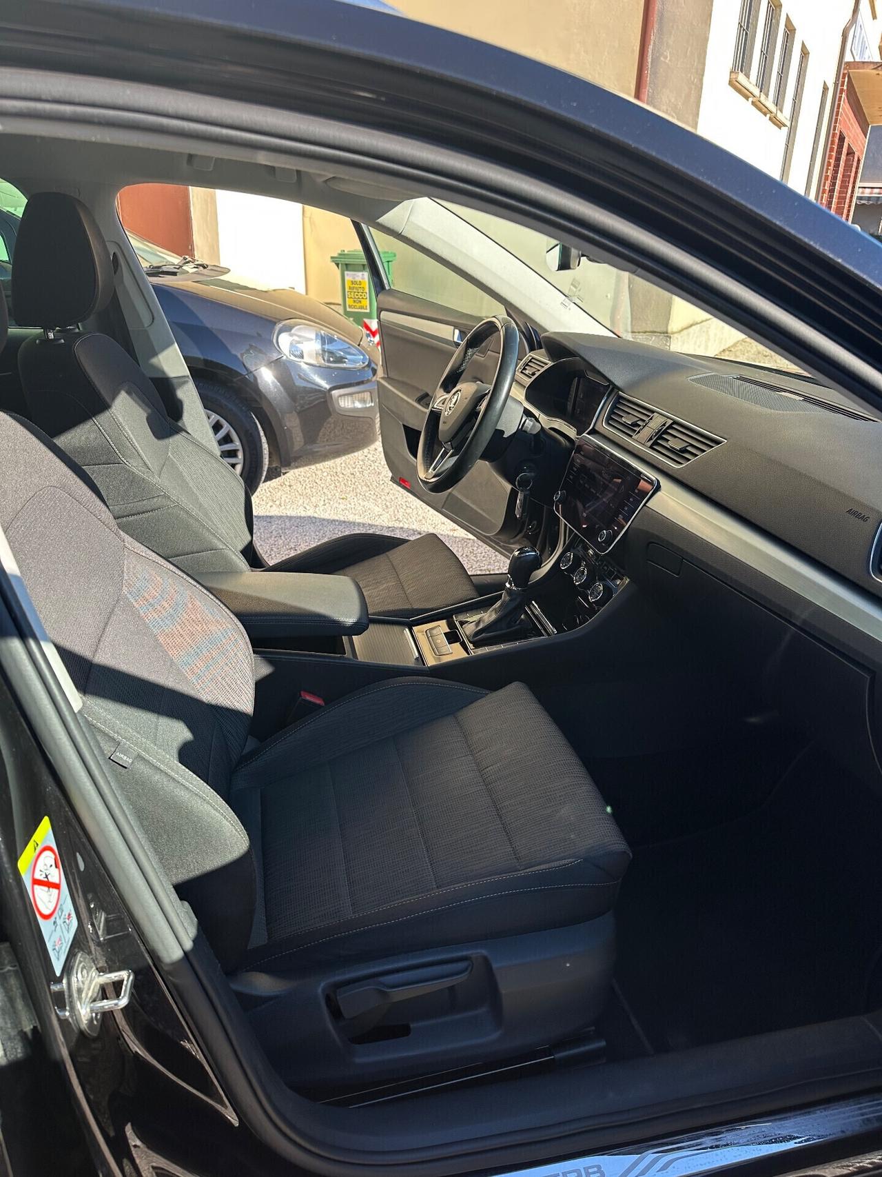 Skoda Superb 2.0 TDI 150 CV SCR DSG Wagon Executive