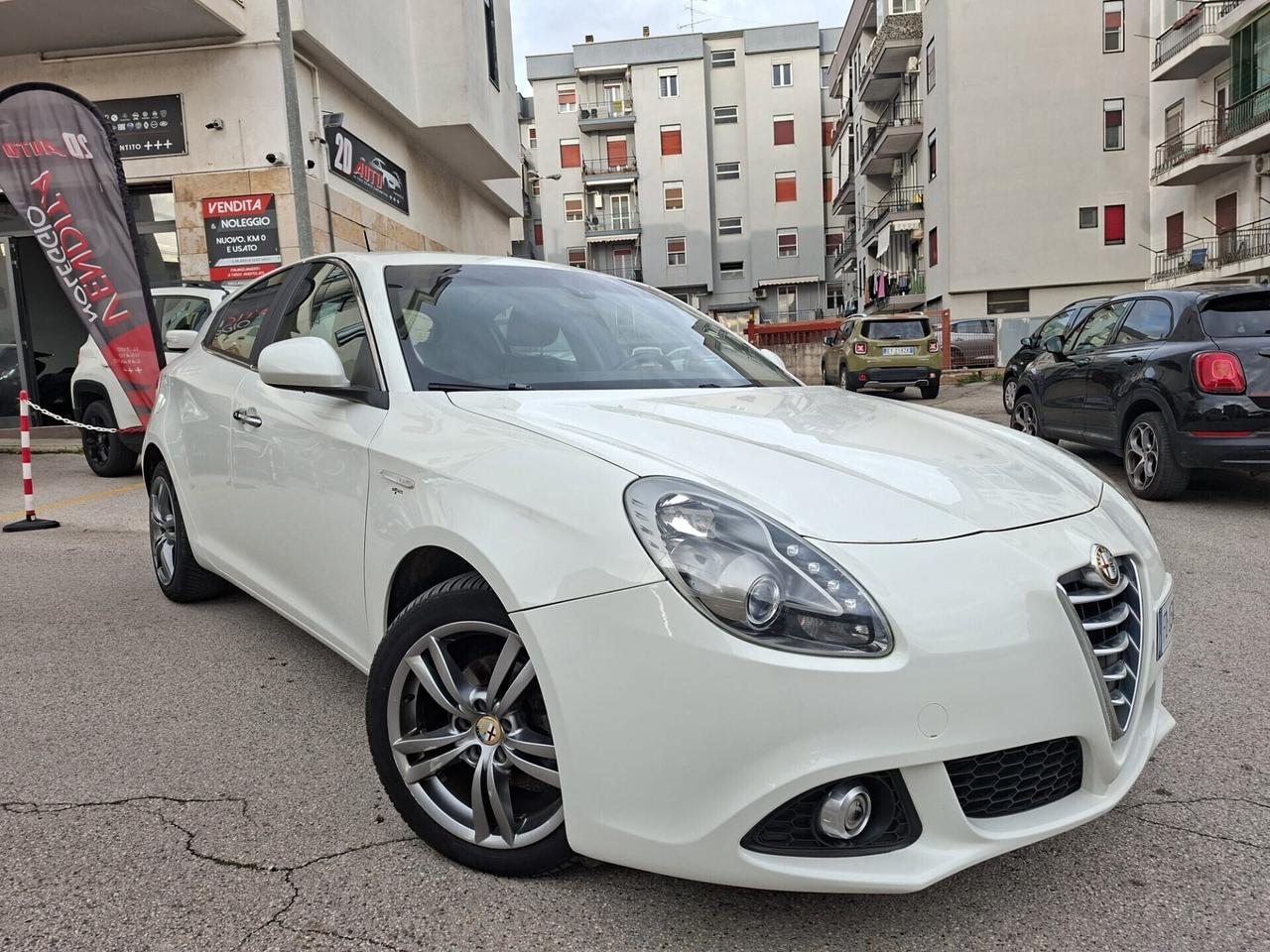 Alfa Romeo Giulietta 1.6 JTDm * 120 CV * Distinctive * Navi * Interni in pelle Quadrifoglio * Garantita 12 Mesi