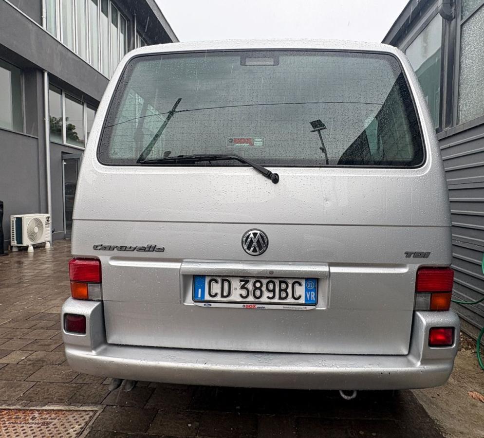 VOLKSWAGEN - T4 Caravelle 2.5 TDI 9 POSTI