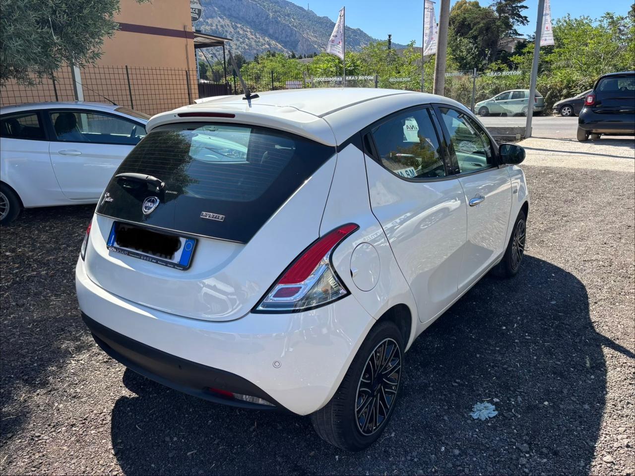 Lancia Ypsilon 1.0 FireFly 5 porte S&S Hybrid Alberta Ferretti