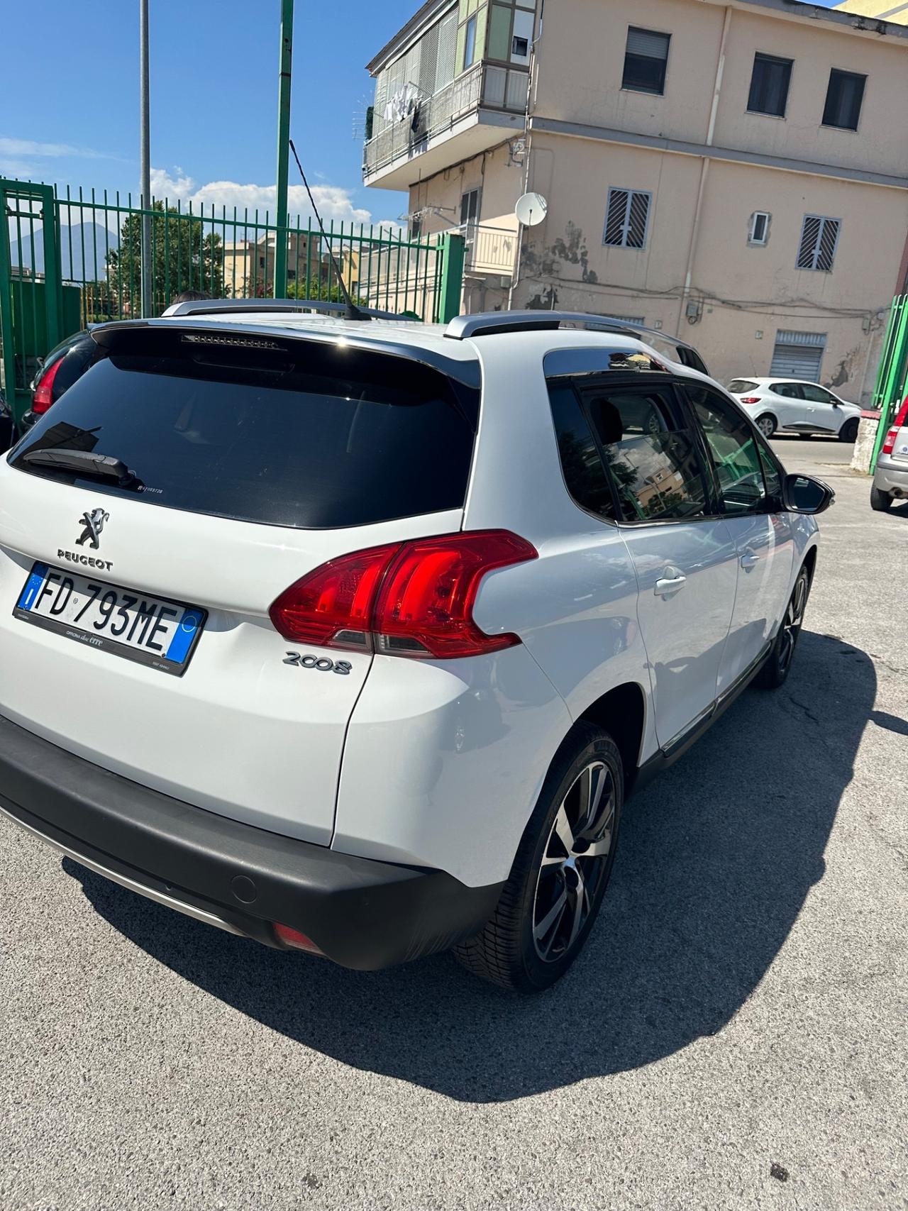 Peugeot 2008 BlueHDi 100 BLACK MATT
