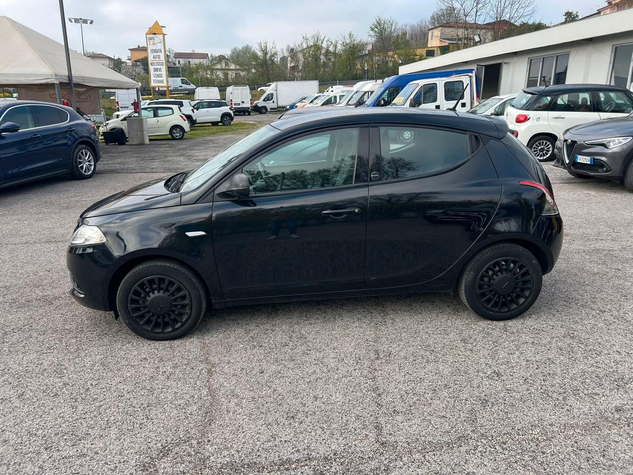 Lancia Ypsilon 1.0 FireFly 5 porte S&S Hybrid Ecochic