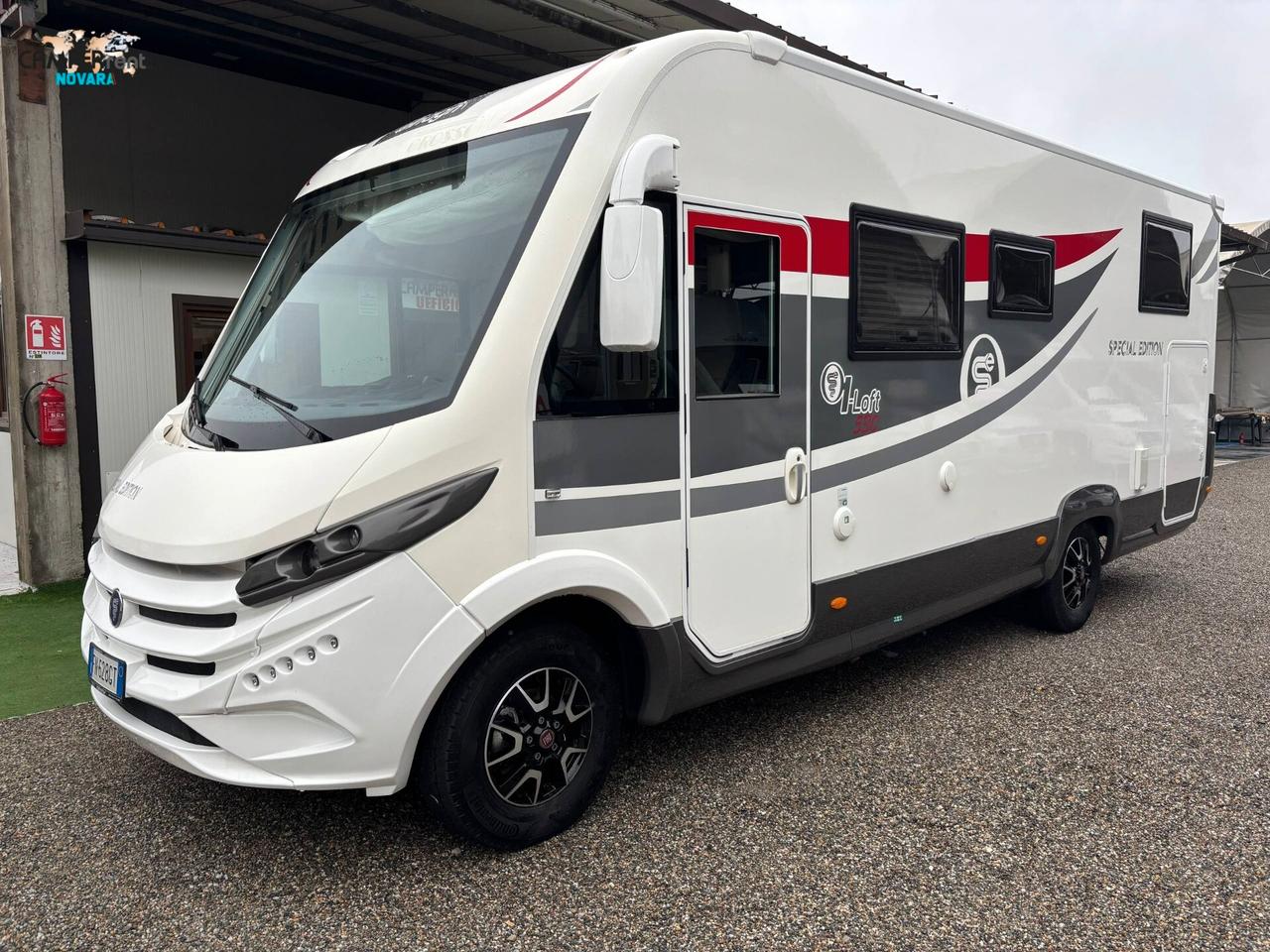 ELNAGH T-LOFT 530 SPECIAL EDITION - motorhome con letti gemelli in coda ed ampio garage