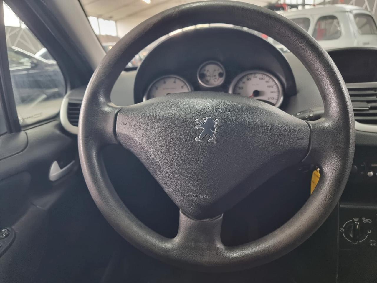 Peugeot 207 1.4 8V 75CV 5p. ONE Line NEOPATENTATI