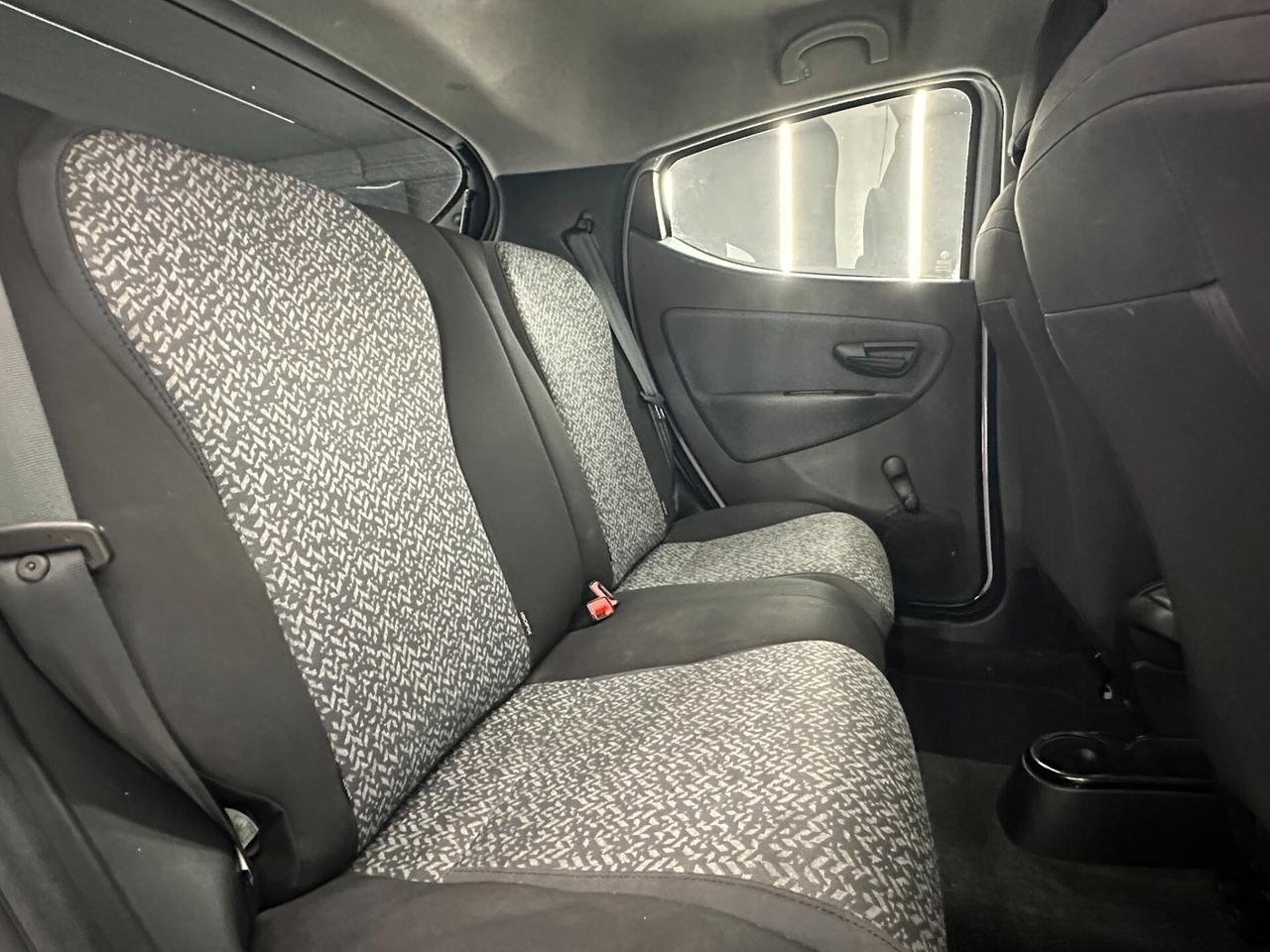 Lancia Ypsilon1.0 69cv hybrid-NEOPATENTATI-KM CERTIFICATI-PERMUT
