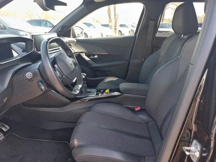 Peugeot 2008 PureTech 155 S&S EAT8 GT