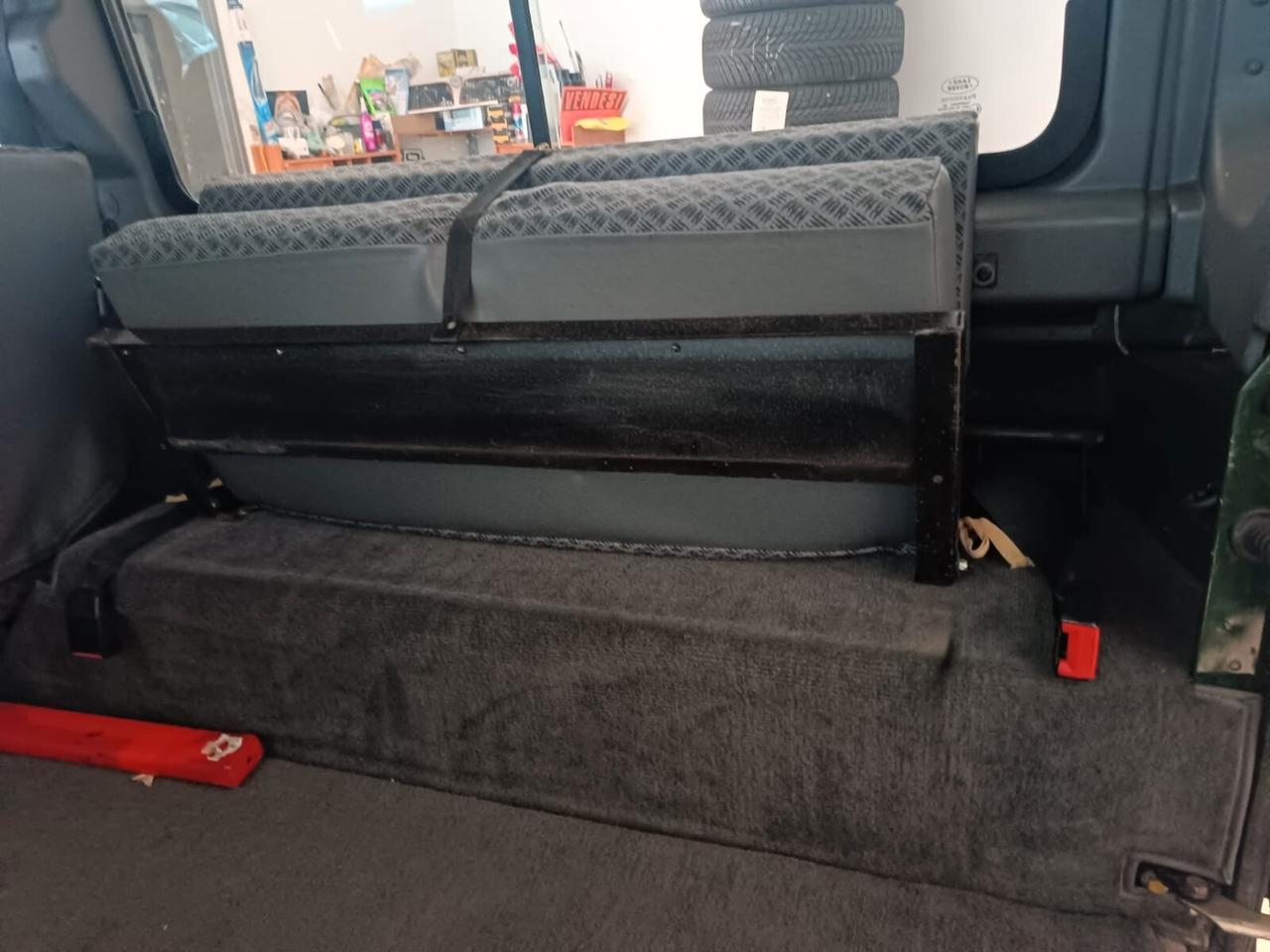 Land Rover Defender 110 2.5 Td5 9 POSTI