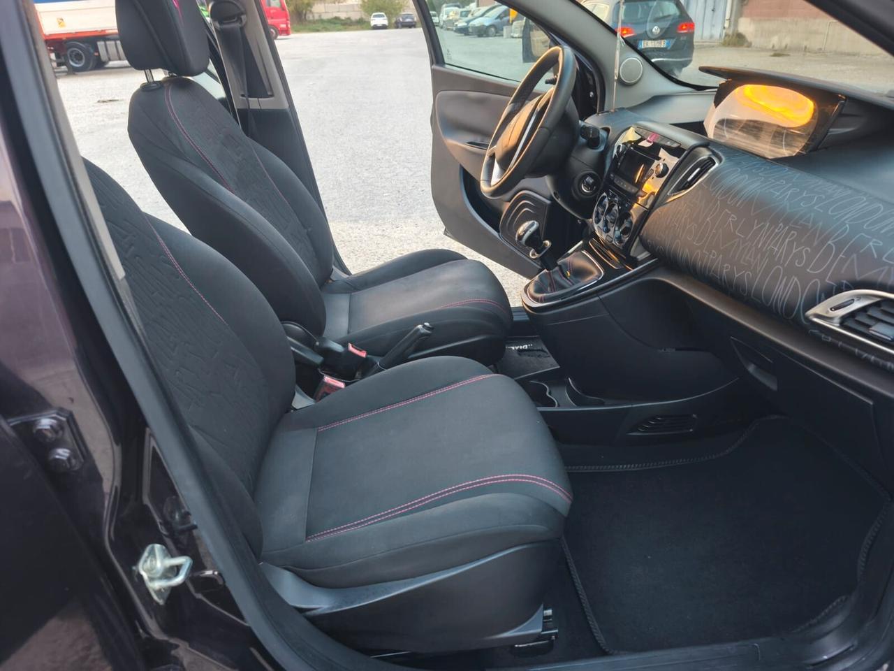 Lancia Ypsilon 2013--1.2 Benzina Neopatentati