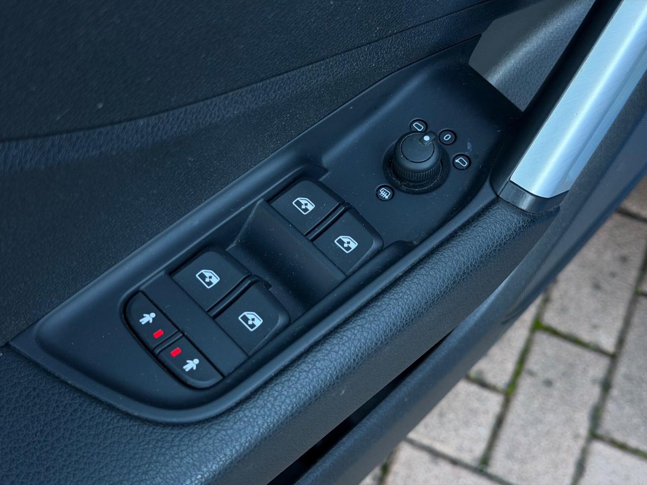 Audi Q2 35 TFSI S tronic Identity Black