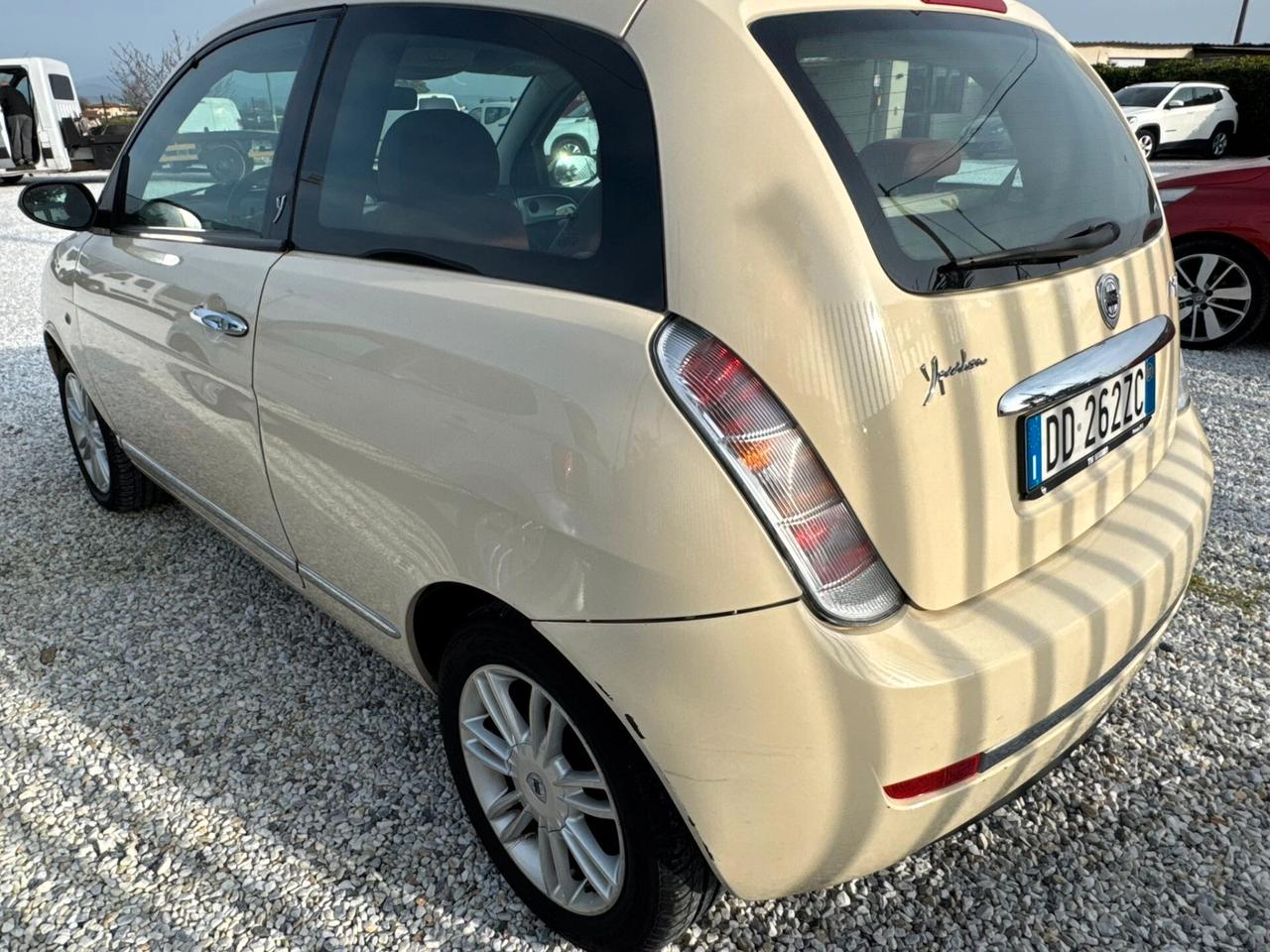 Lancia Ypsilon 1.3 MJT 90 CV Platino