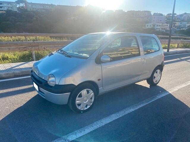 RENAULT TWINGO 1.2i DAVVERO MOLTO BELLA POCHI KM GUARDA