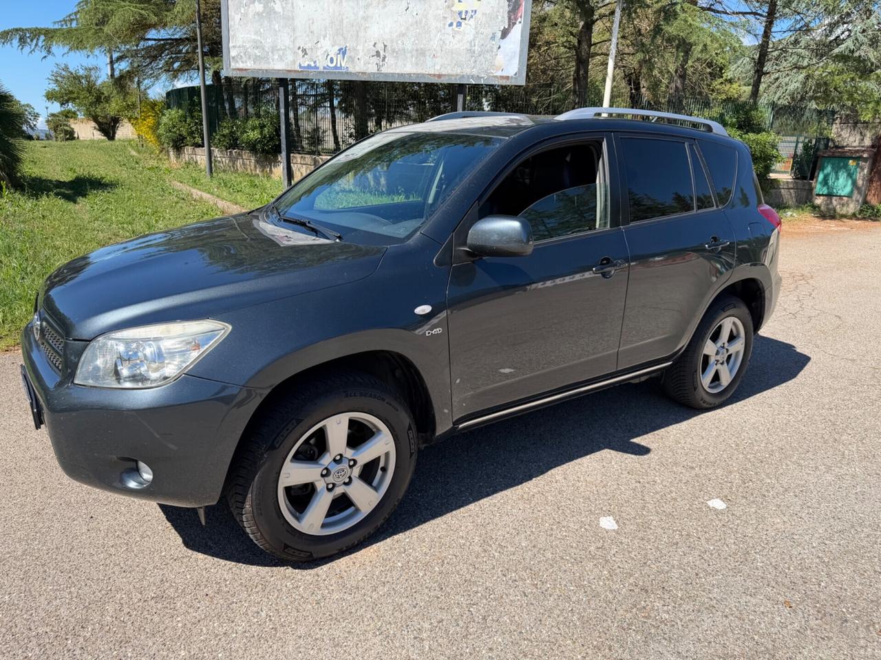 Toyota RAV 4 2.2 D-4D 136 CV tenuto maniacalmente