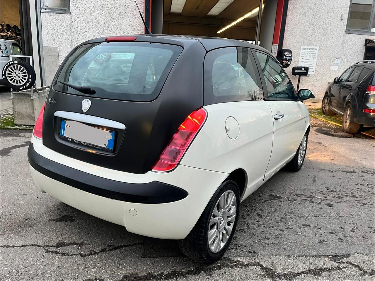 Lancia Ypsilon Momo Design 1.2