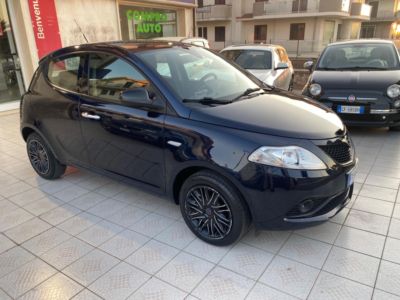 Lancia Ypsilon 1.2 69 CV 5 porte Gold