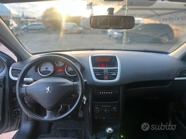 Peugeot 207 1.4 vti 95cv- 2010