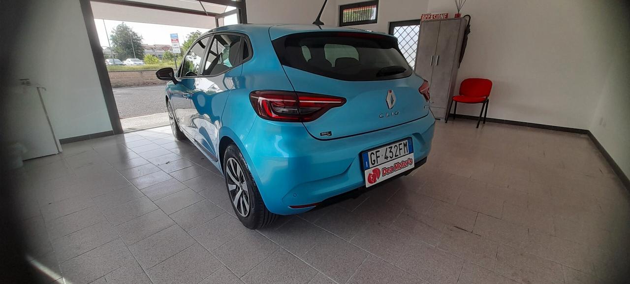 Clio full Hibrid automatico noleggio