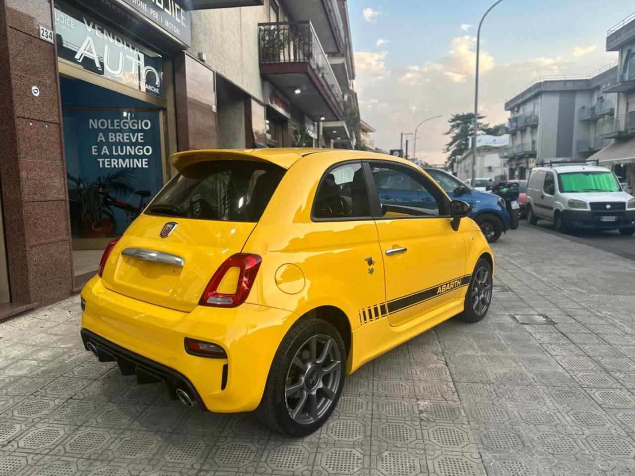 Abarth 595 tua a 239 Euro al mese senza anticipo