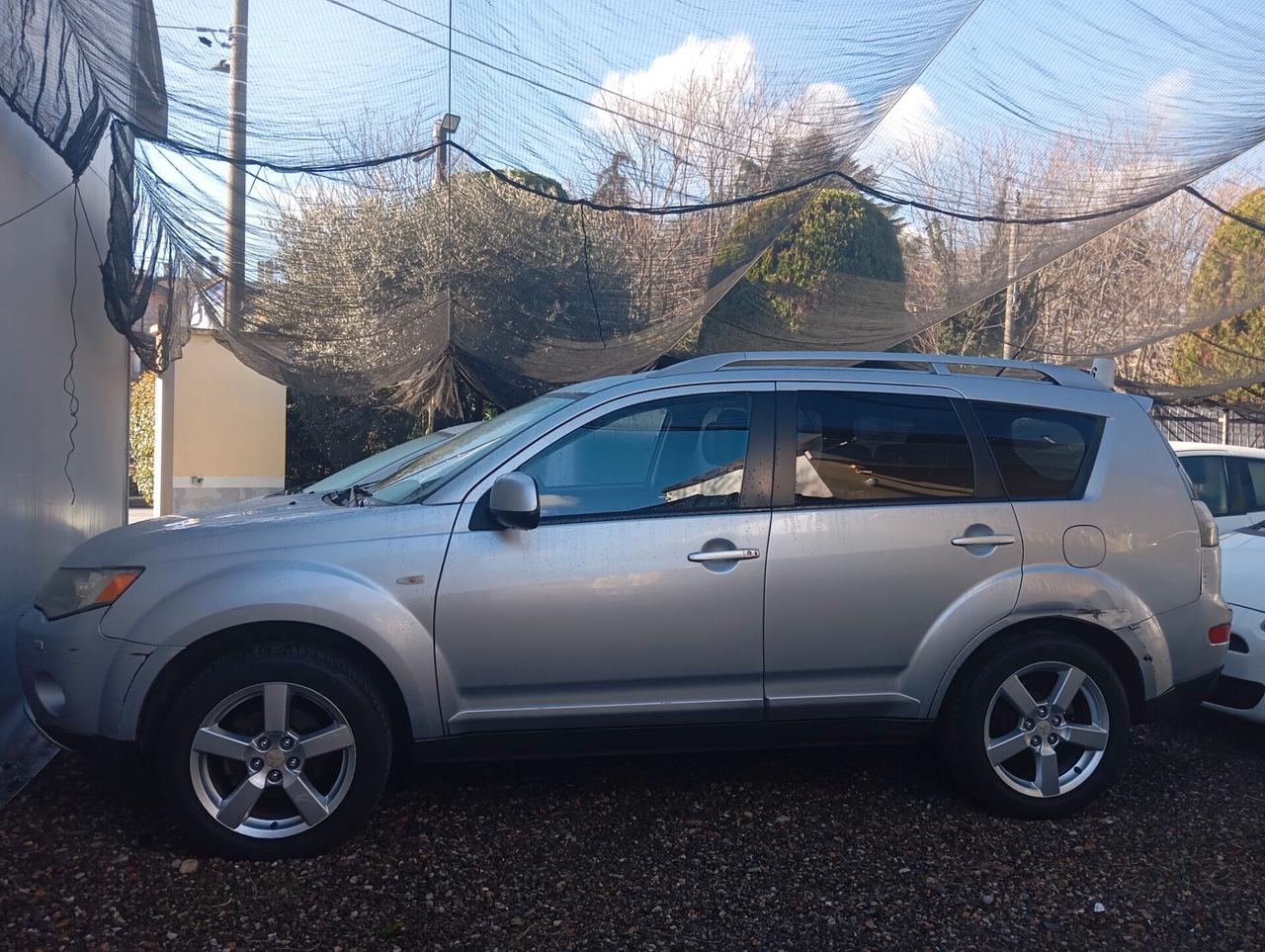 Mitsubishi Outlander 2.0 DI-D Instyle 7 posti