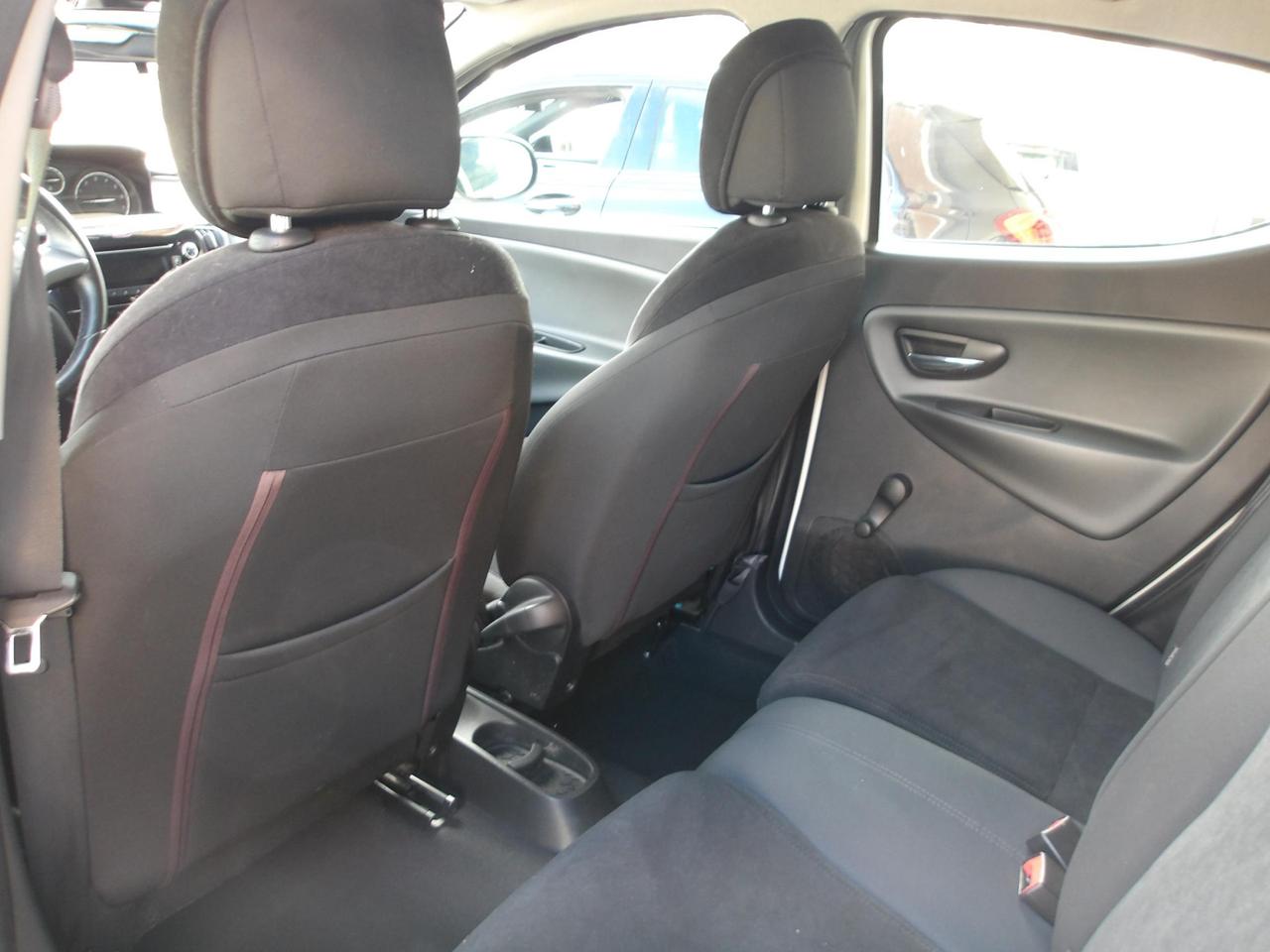 Lancia Ypsilon 5 Porte Ypsilon 1.2 8v Silver s&s 69cv