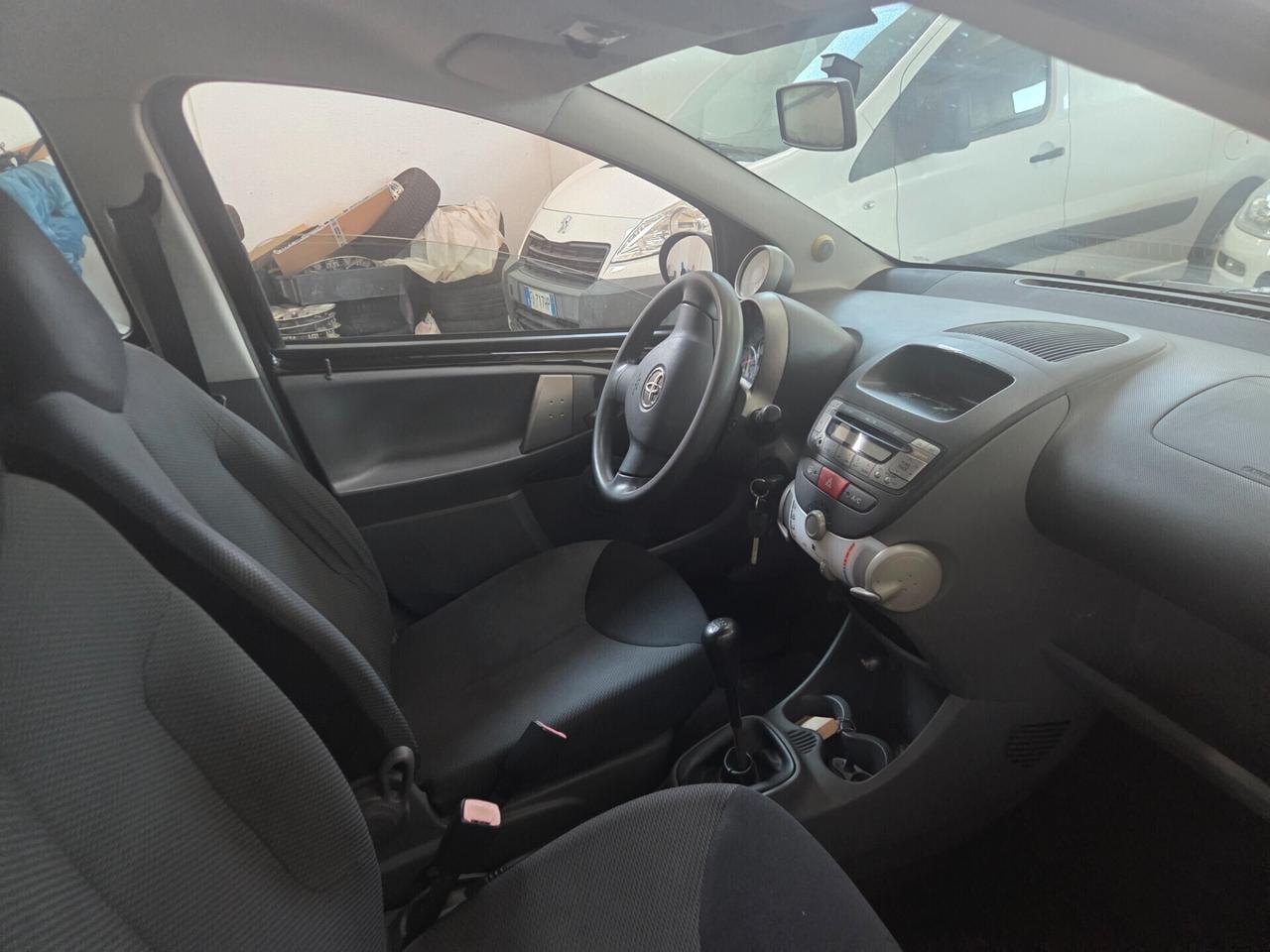 Toyota Aygo 1.0 12V VVT-i 5 porte Sol