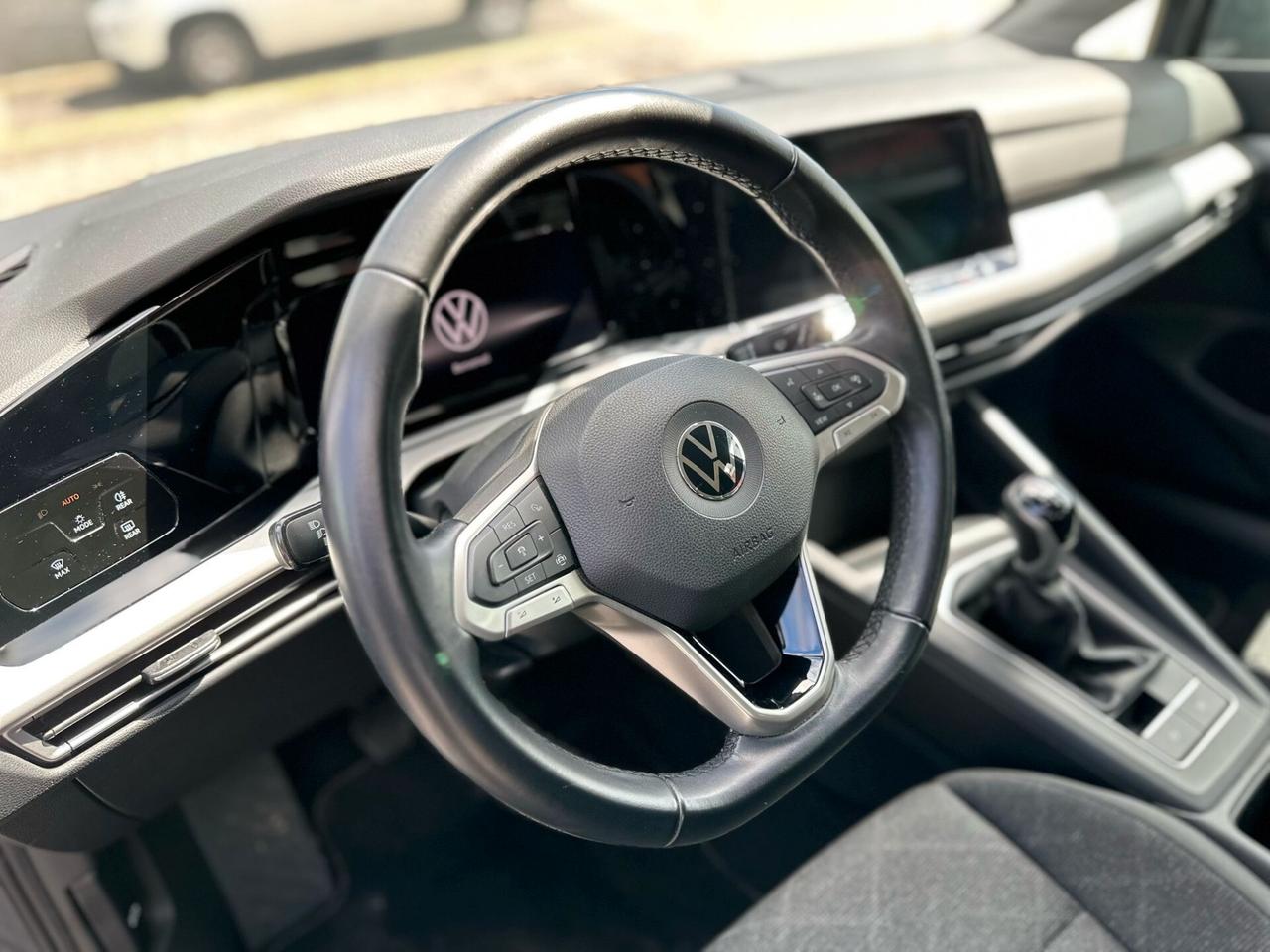Volkswagen Golf 1.0 TSI EVO Life adatta a neopatentati garanzia permute finaziamento