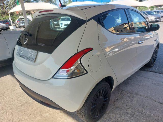 LANCIA Ypsilon 1.0 FireFly 5 porte S&S Hybrid Ecochic Silver
