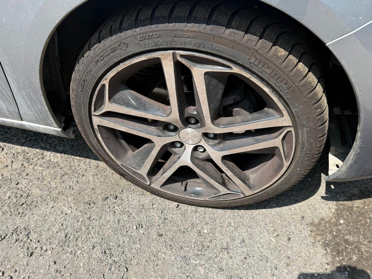 Peugeot 308 S.W. 1.5 Hdi Testata rotta