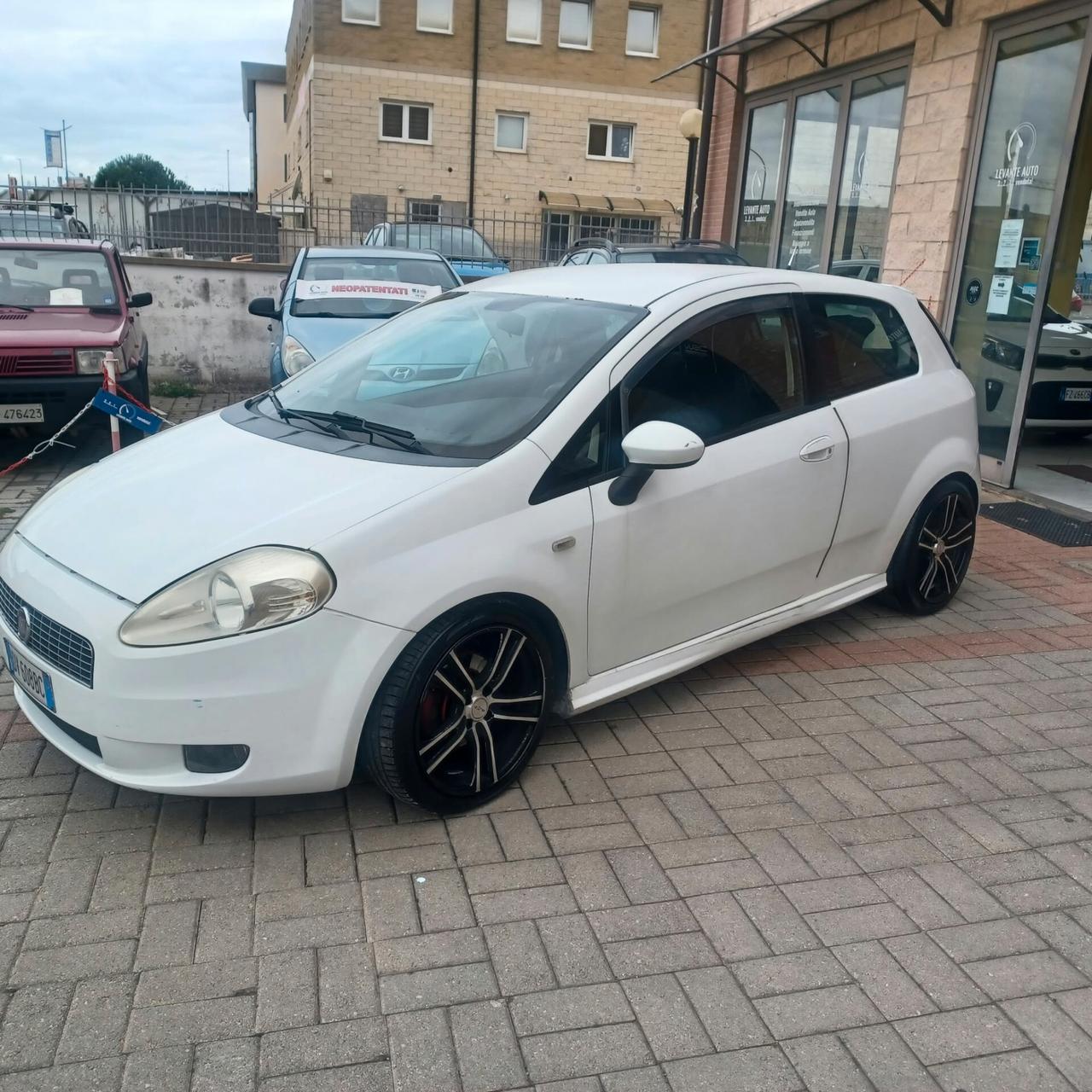 NEOPATENTATI BUONO STATO G. PUNTO 1.3 MJTD