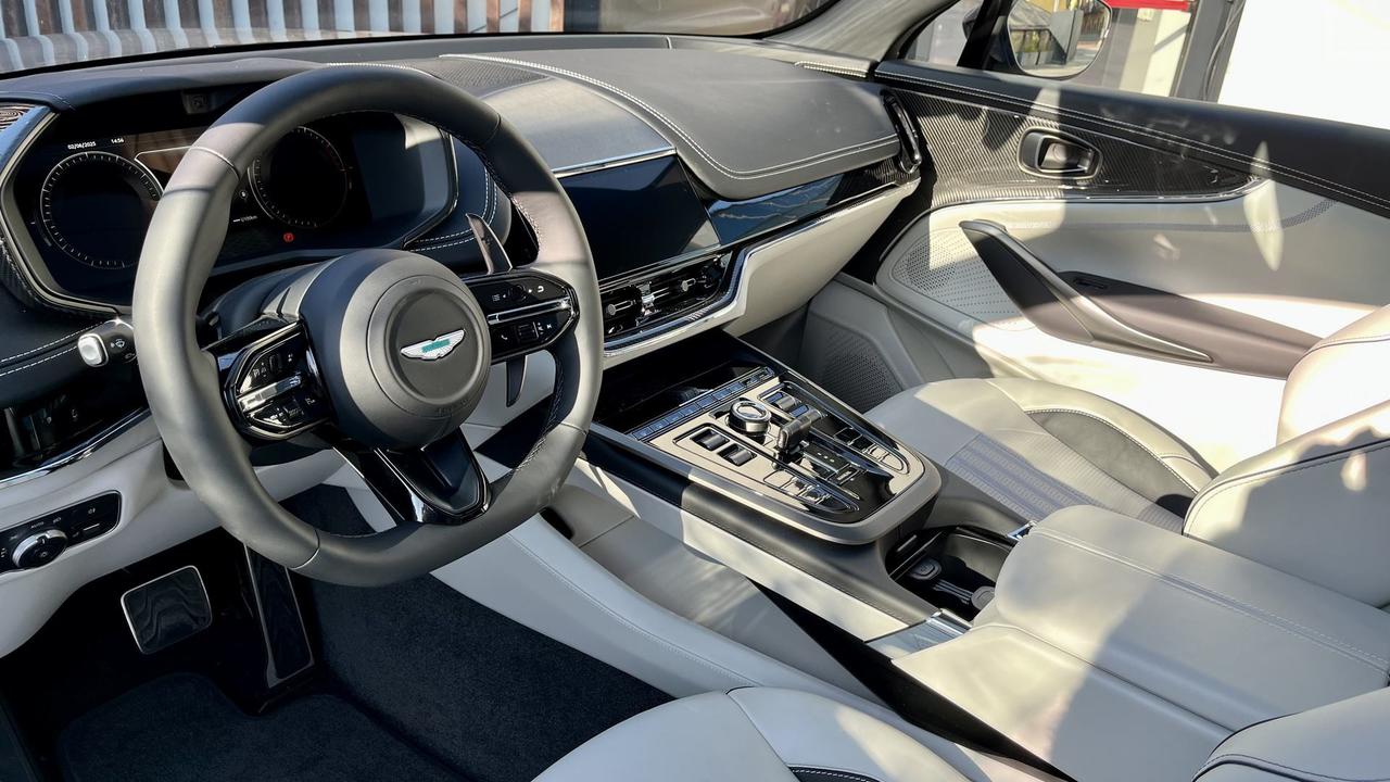 ASTON MARTIN DBX707 4.0