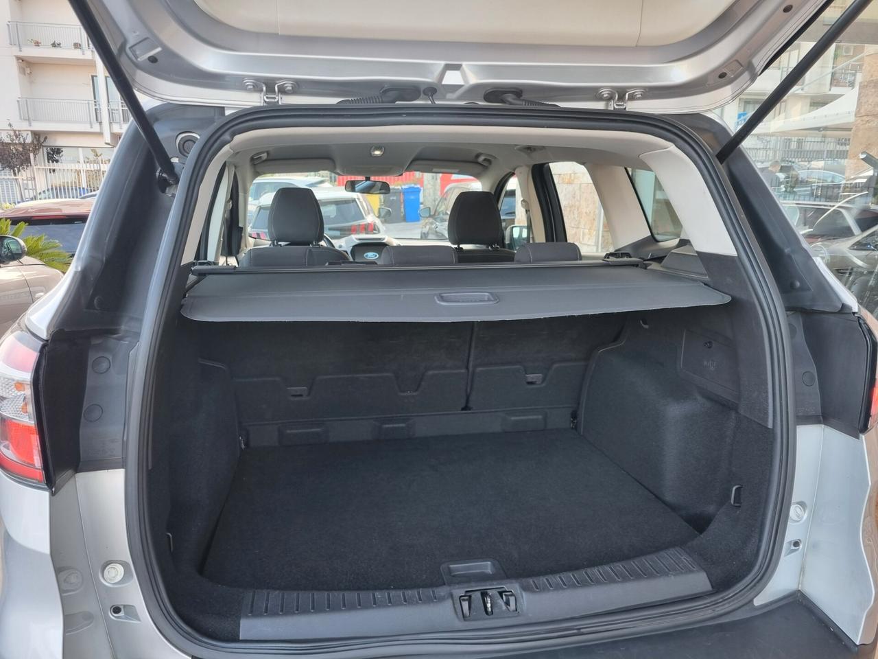 Ford Kuga 1.5 TDCI 120 CV S&S 2WD Powershift Business