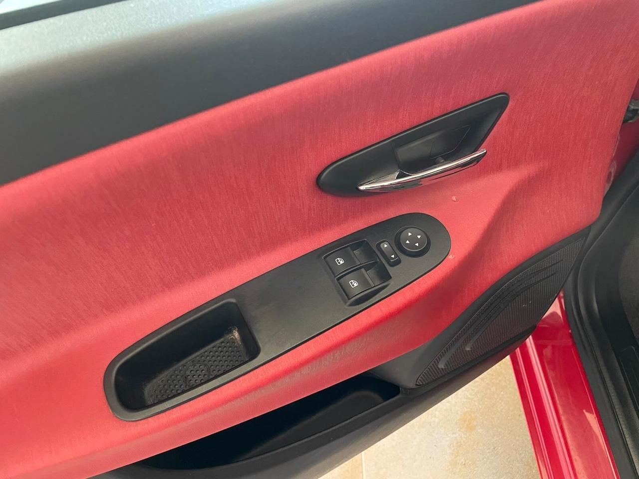 Lancia Ypsilon 1.2 69 CV 5 porte S&S Black&Red