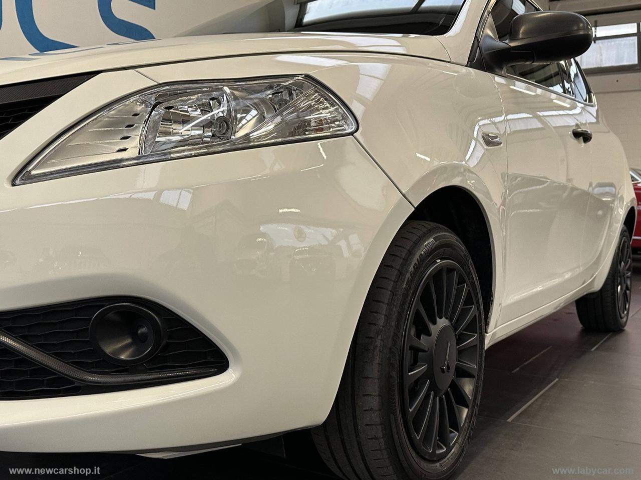 LANCIA Ypsilon 1.0 FireFly 5p.S&S Hybrid Silver NEOPATENTATI