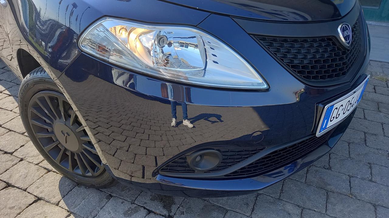 Lancia Ypsilon 1.0 FireFly 5 porte S&S Hybrid Ecochic Silver