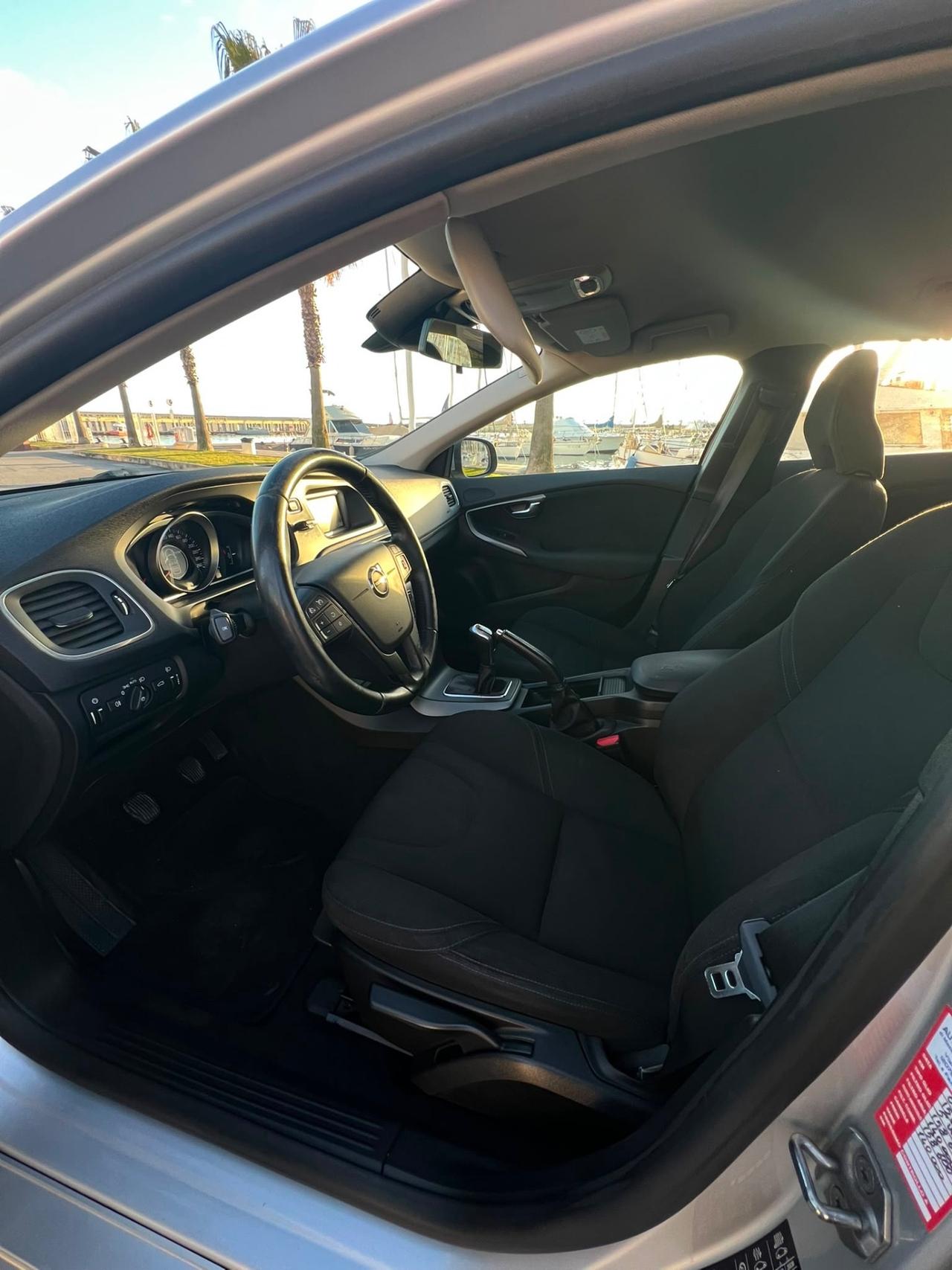 Volvo V40 D2 R-design Momentum