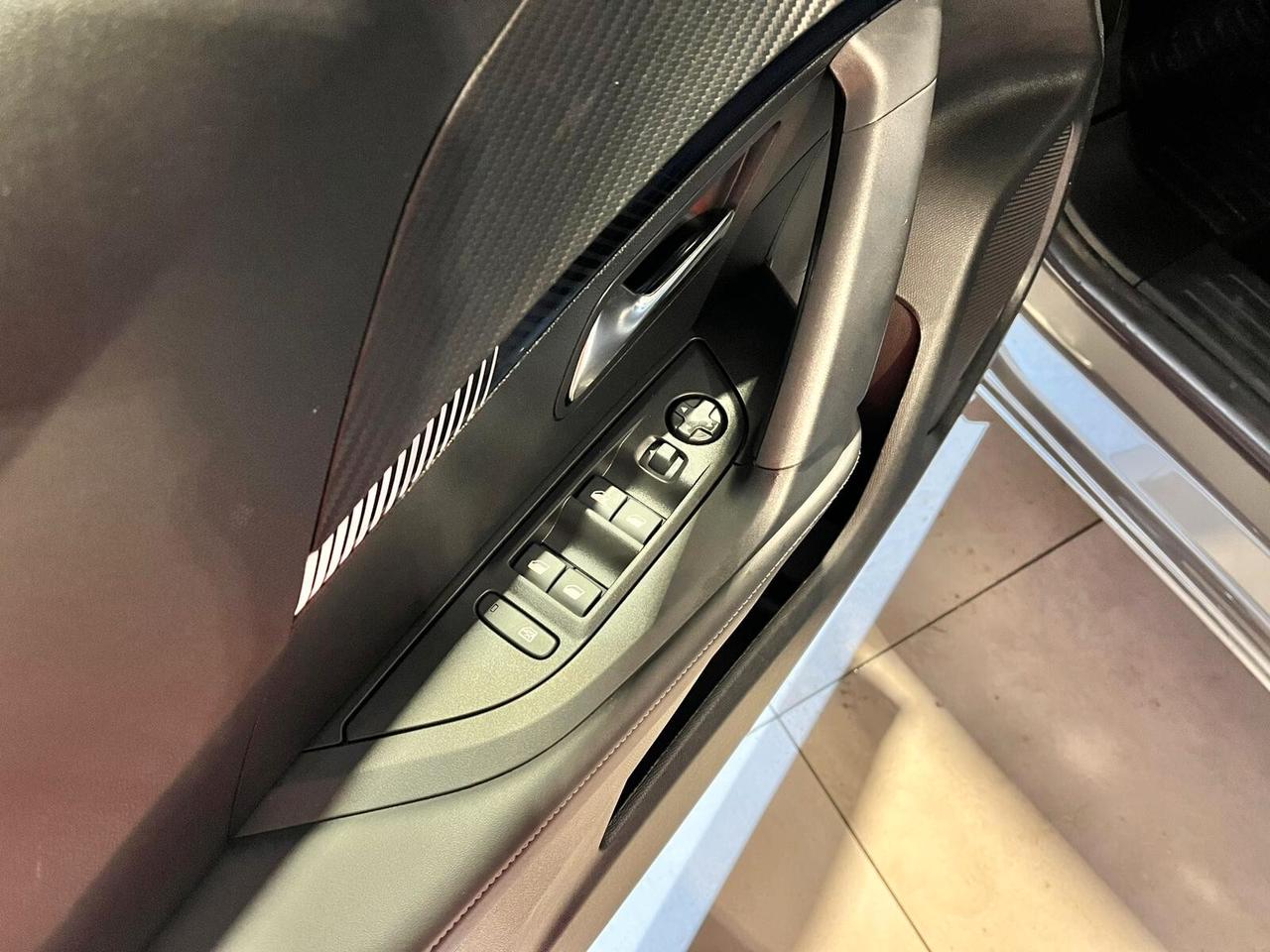 Peugeot 2008 PureTech 100 S&S Allure